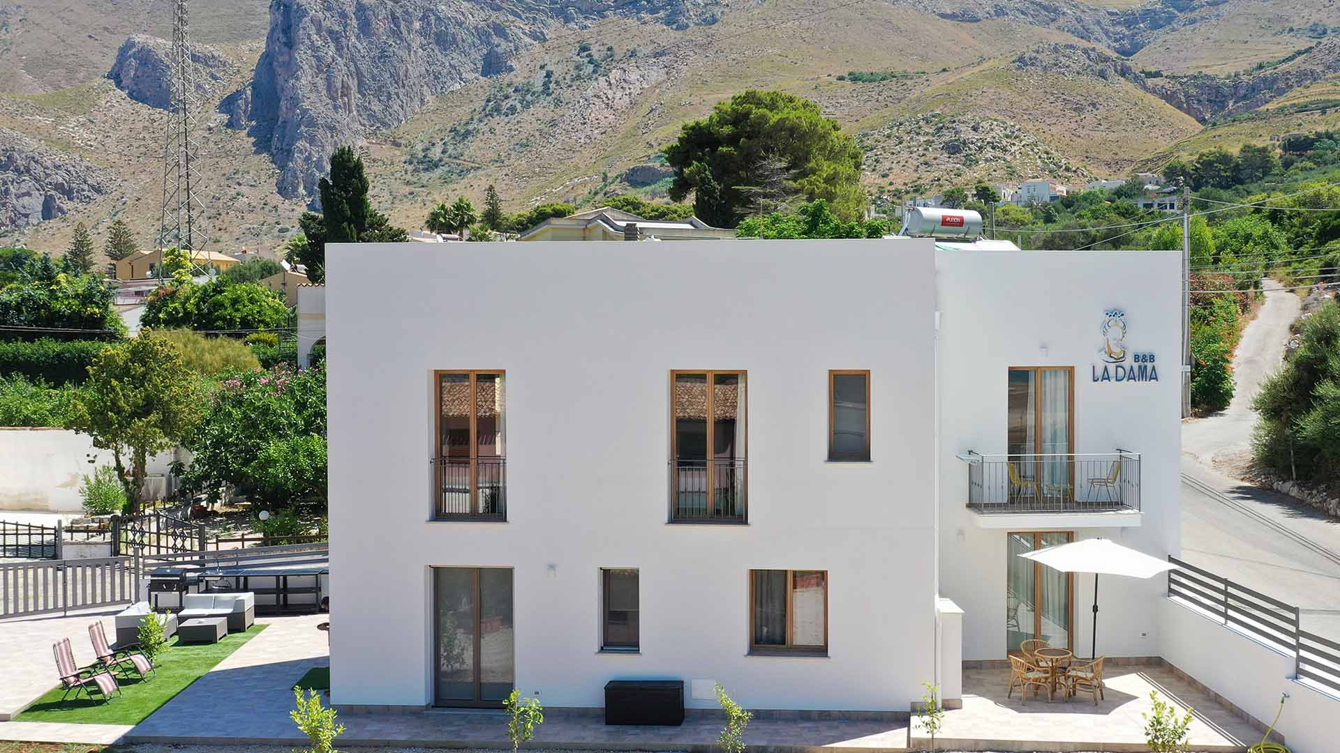 La Dama è integrato con le ultime innovazioni della domotica per un nuovo approccio al concetto di ospitalità.